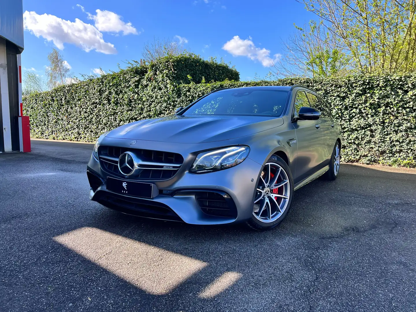 Mercedes-Benz E 63 AMG S 4-Matic+EDITION1/PERFSEAT&EXH/360/CARPLAY/NOOPF Grijs - 1