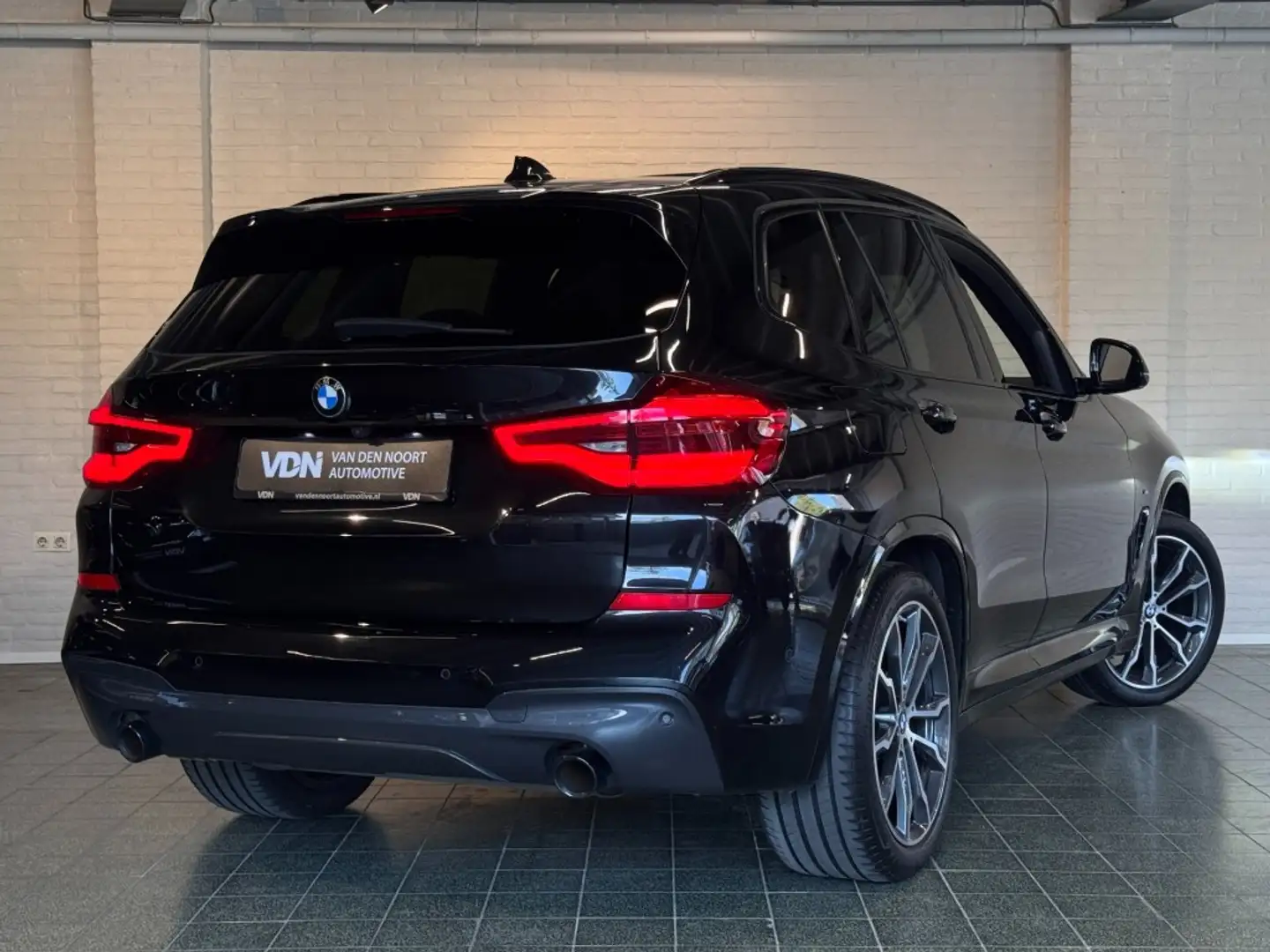 BMW X3 xDrive20i High Executive M-Sport Pano Trekhaak Cam Noir - 2