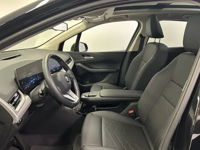 BMW 2 Series view 4