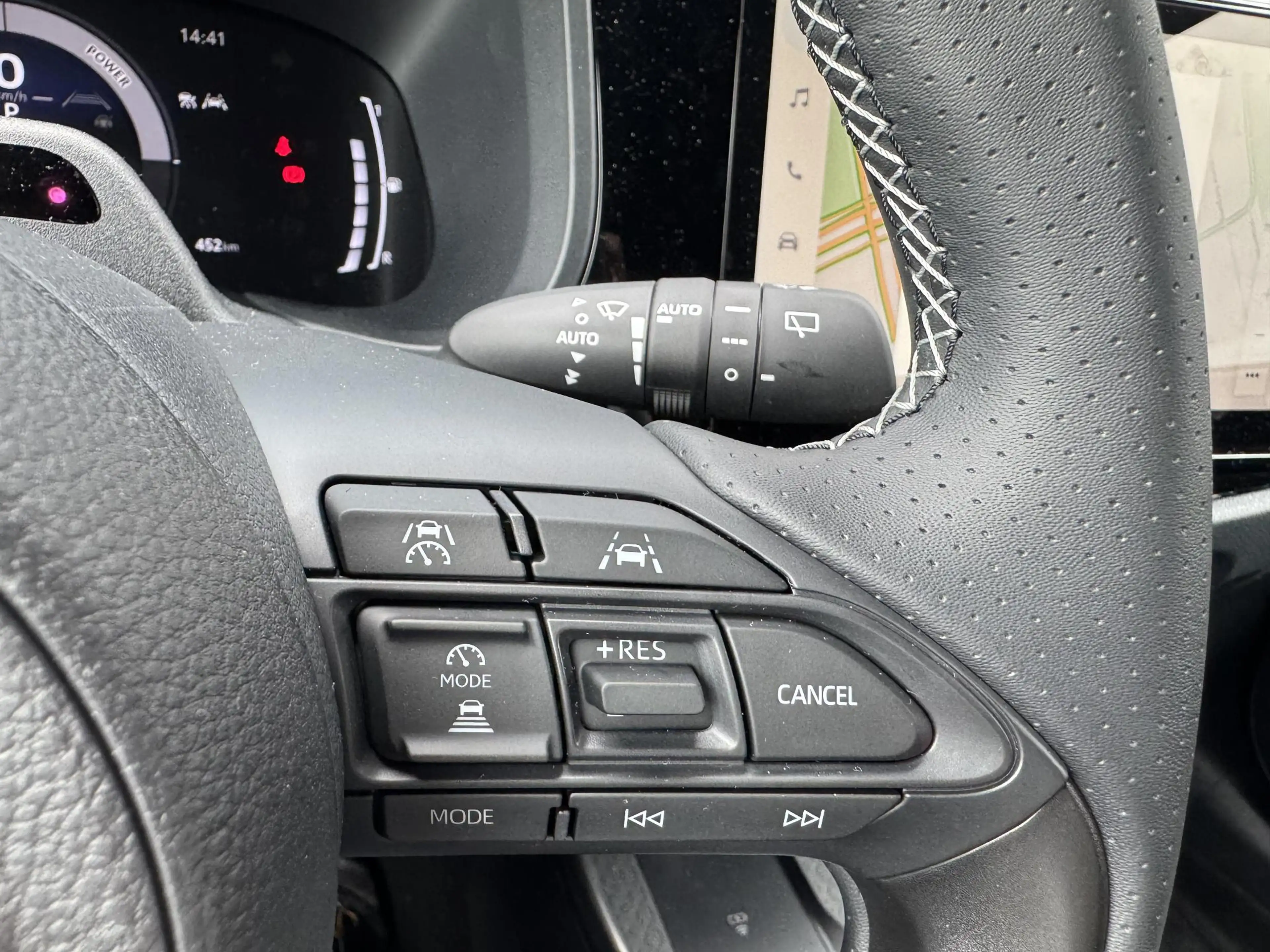 Toyota Aygo X Hybrid 115 GR Sport Black Edition Rode remklauwen — photo 11