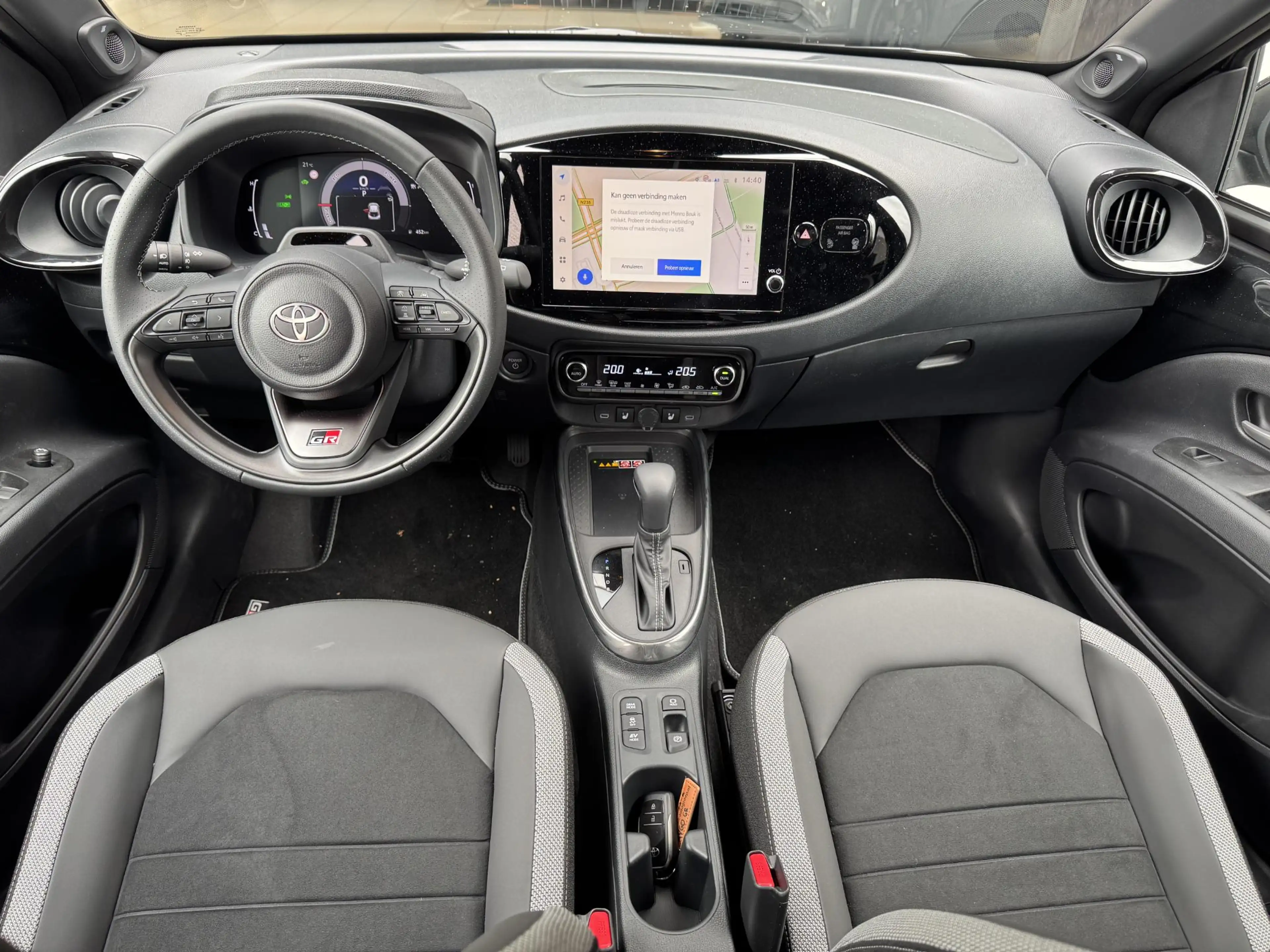 Toyota Aygo X Hybrid 115 GR Sport Black Edition Rode remklauwen — photo 8