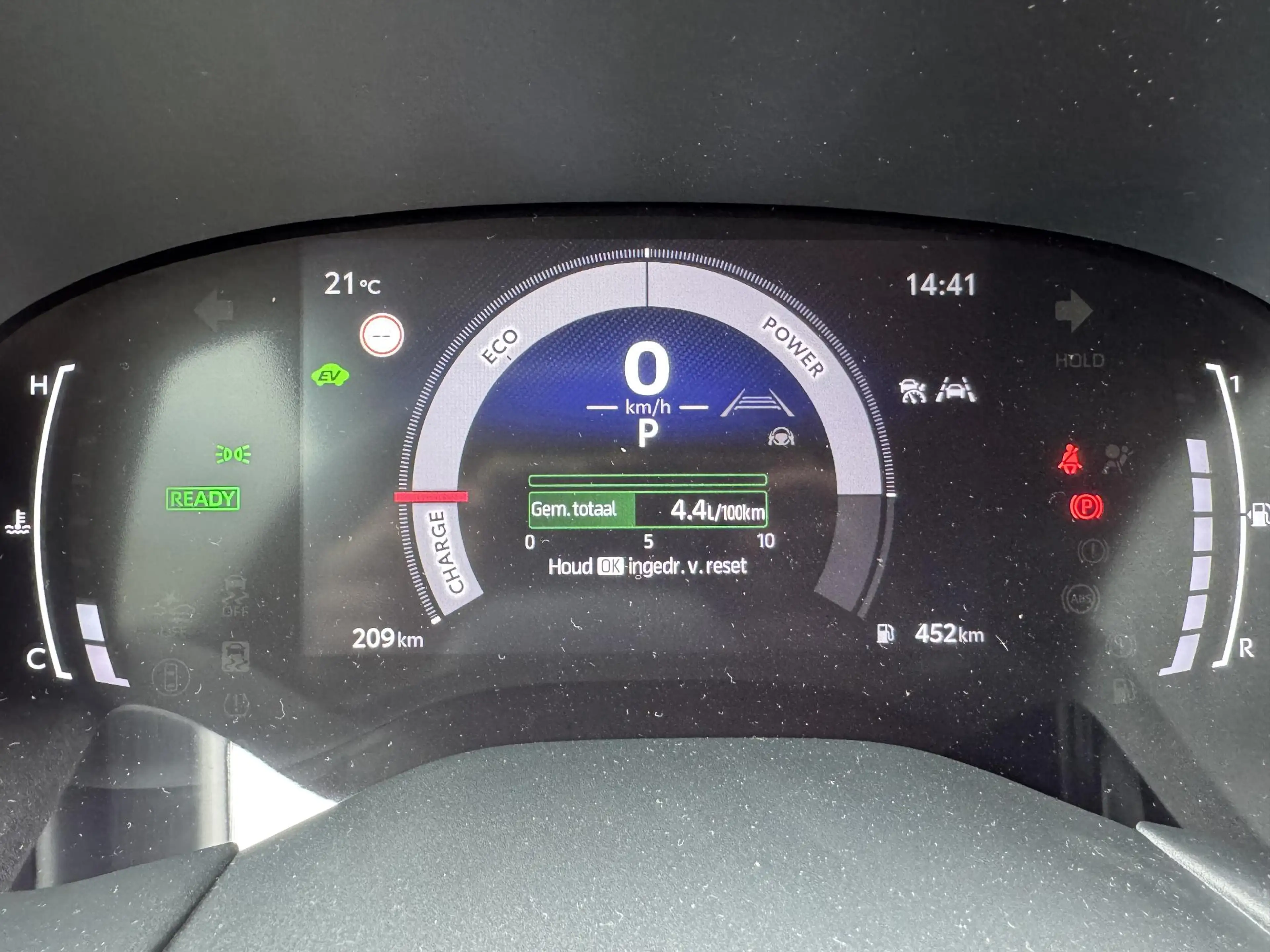 Toyota Aygo X Hybrid 115 GR Sport Black Edition Rode remklauwen — photo 13
