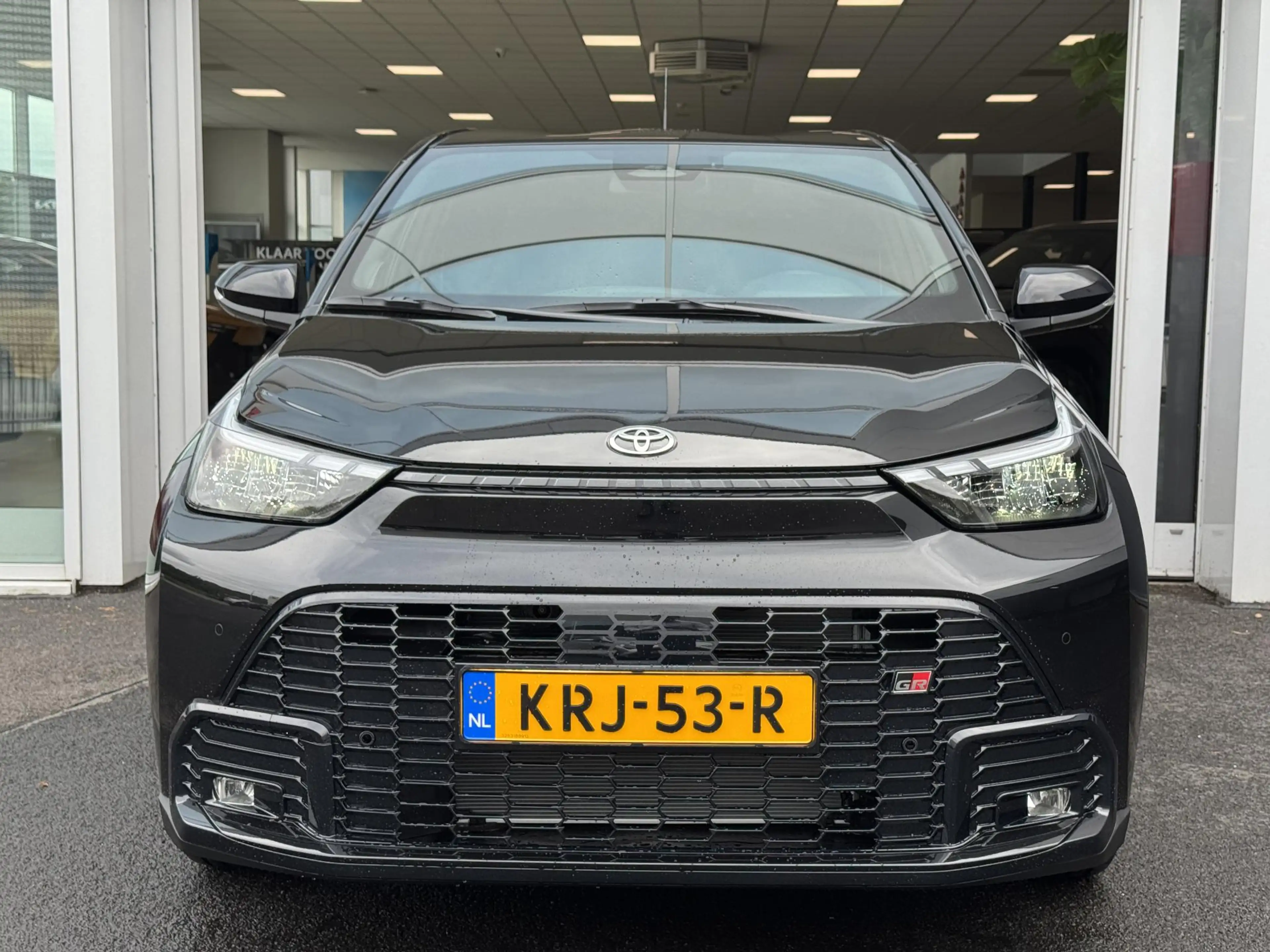 Toyota Aygo X Hybrid 115 GR Sport Black Edition Rode remklauwen — photo 15
