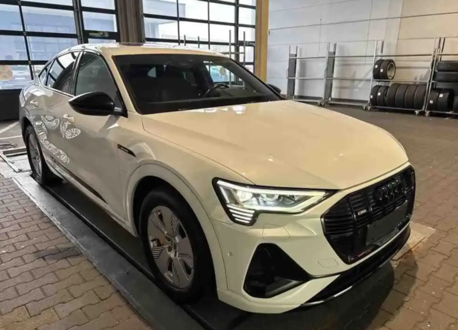 Audi e-tron SPB 50 quattro S line edition Bianco - 2