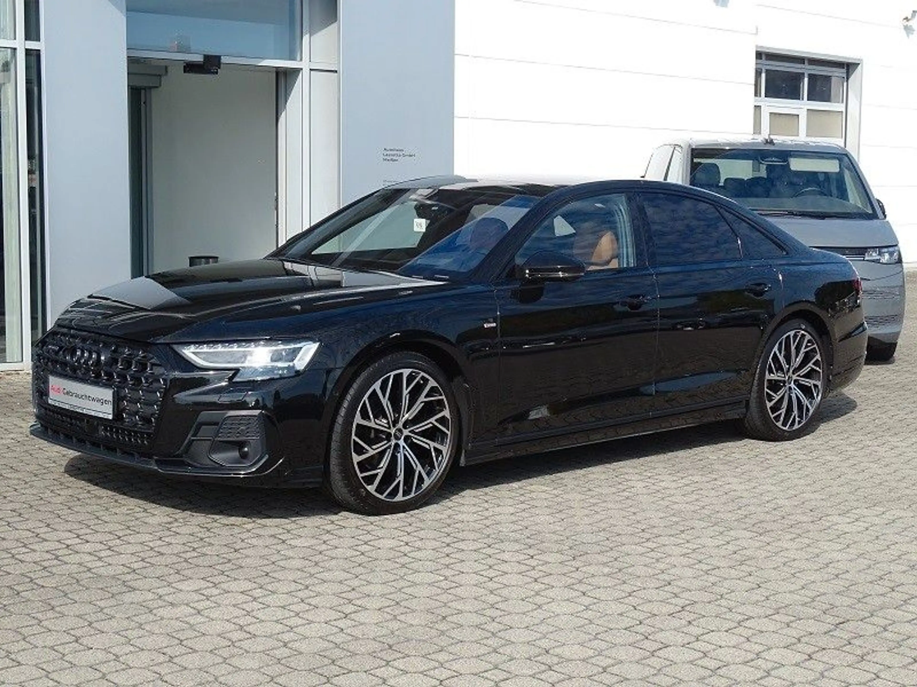 Audi A8 50 TDI S Line Plus quattro / B & O — photo 4