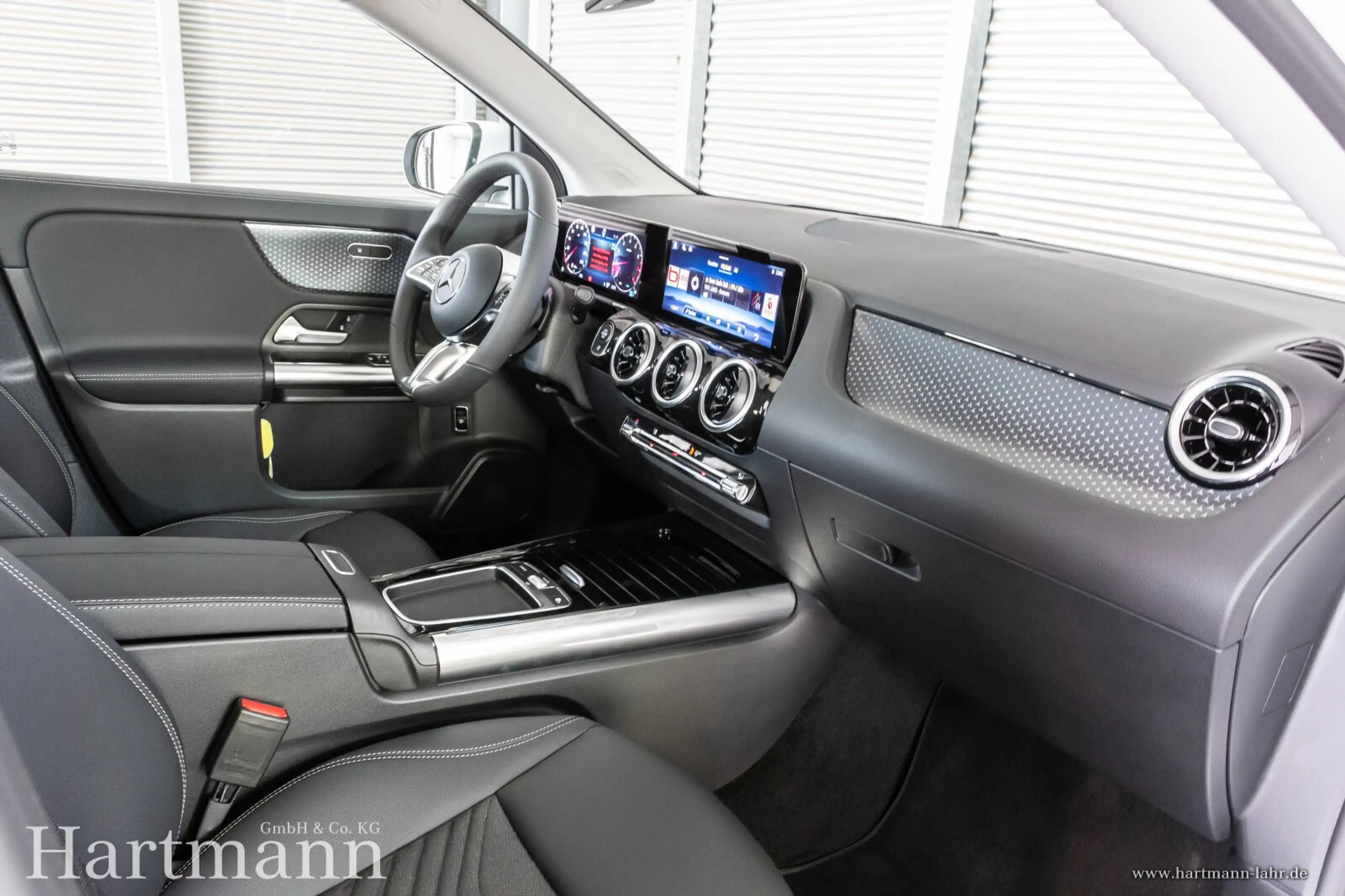 Mercedes-Benz GLA 200 GLA 200 Progressive Line Advanced nur 850 KM! LED — photo 7