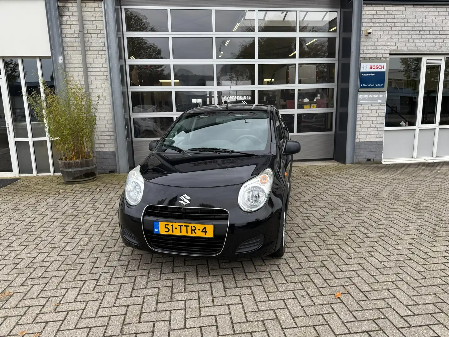 Suzuki Alto 1.0 Comfort Plus AIRCO Zwart - 2