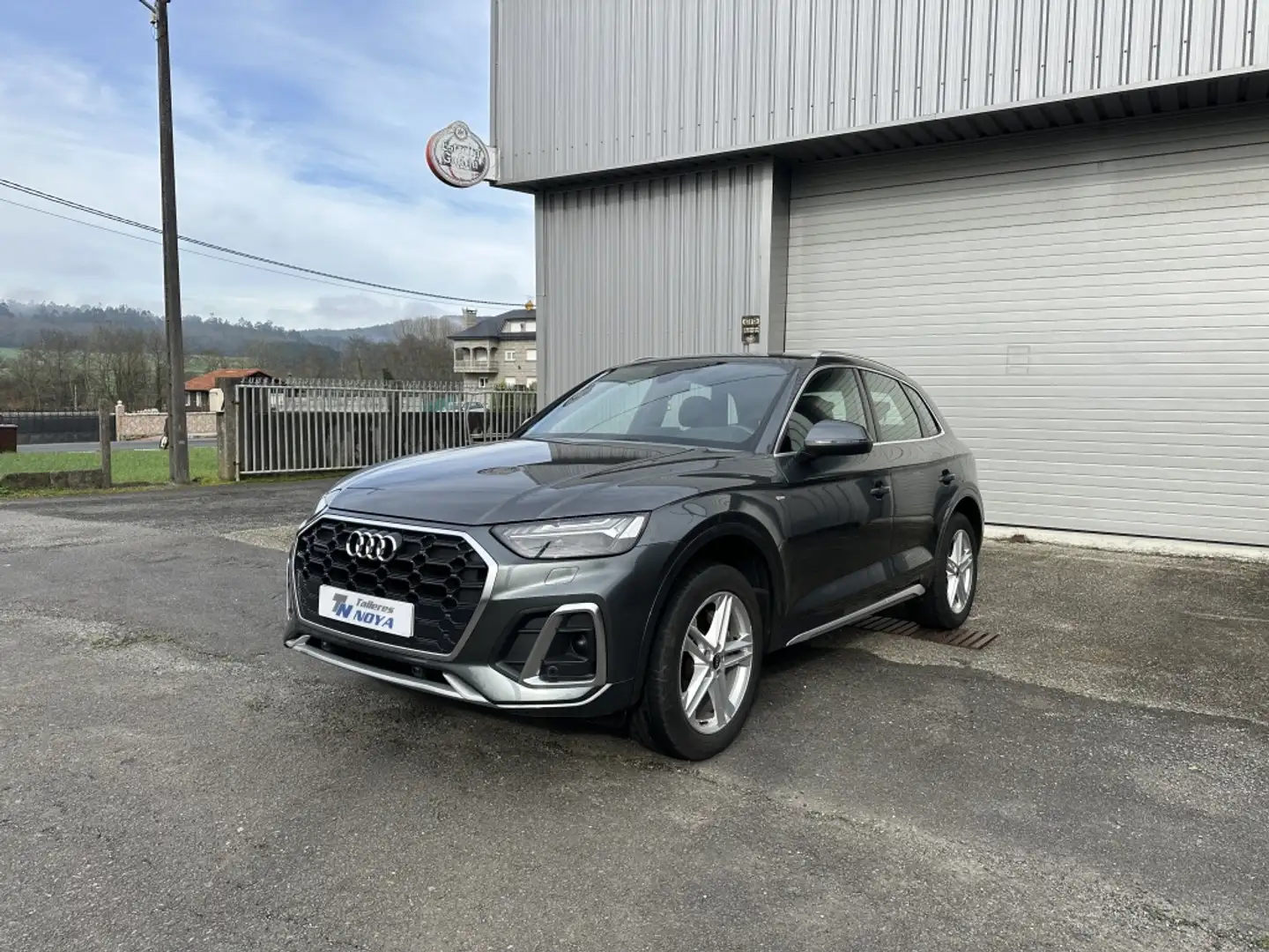Audi Q5 40 TDI quattro-ultra Genuine S tronic 150kW Gris - 1