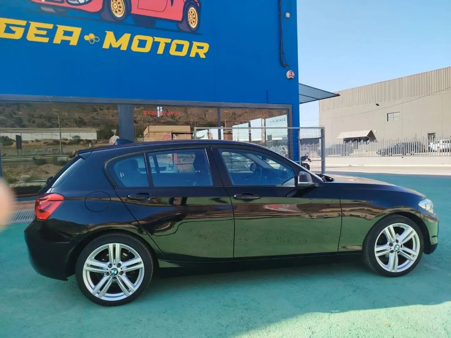 BMW 116 116i Noir - 2