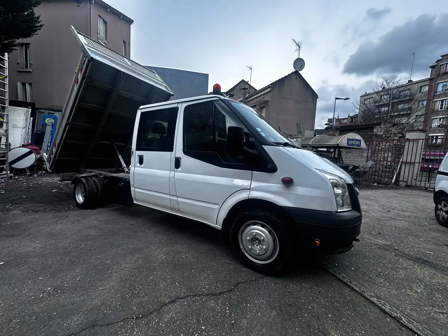 Ford Transit CHASSIS DBLE CAB PROPULSION 350 ELJ TDCi 140 Bílá - 2