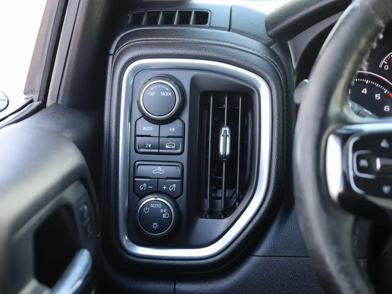 Chevrolet Silverado 1500 снимка Chevrolet Silverado 1500