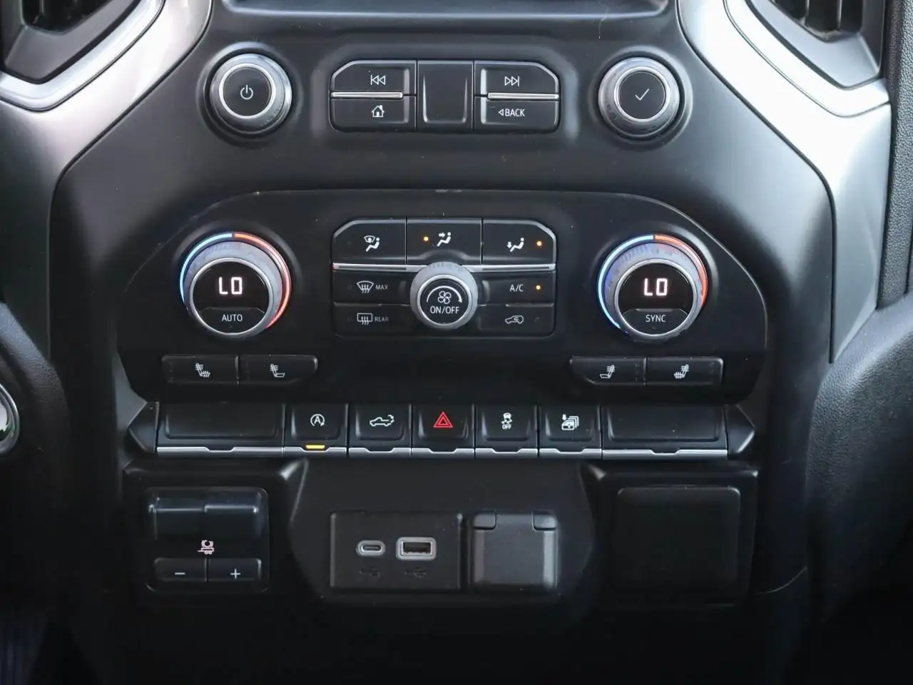 Chevrolet Silverado 1500 снимка Chevrolet Silverado 1500