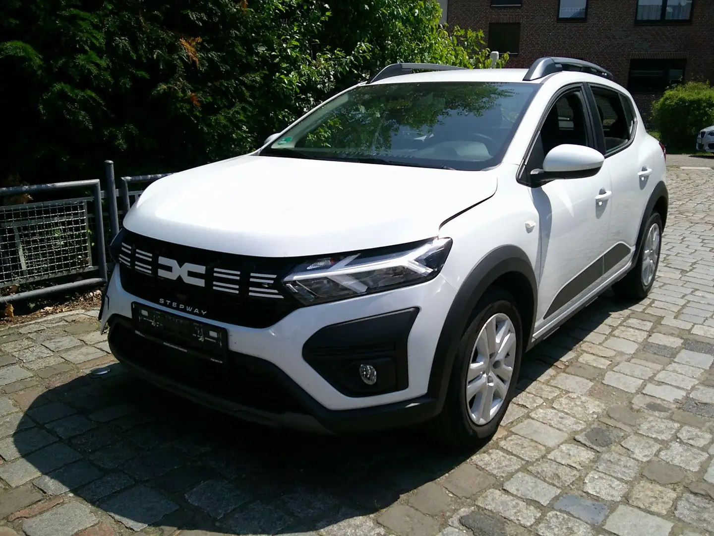 Dacia Sandero III Stepway Expression Automatik CVT Weiß - 1
