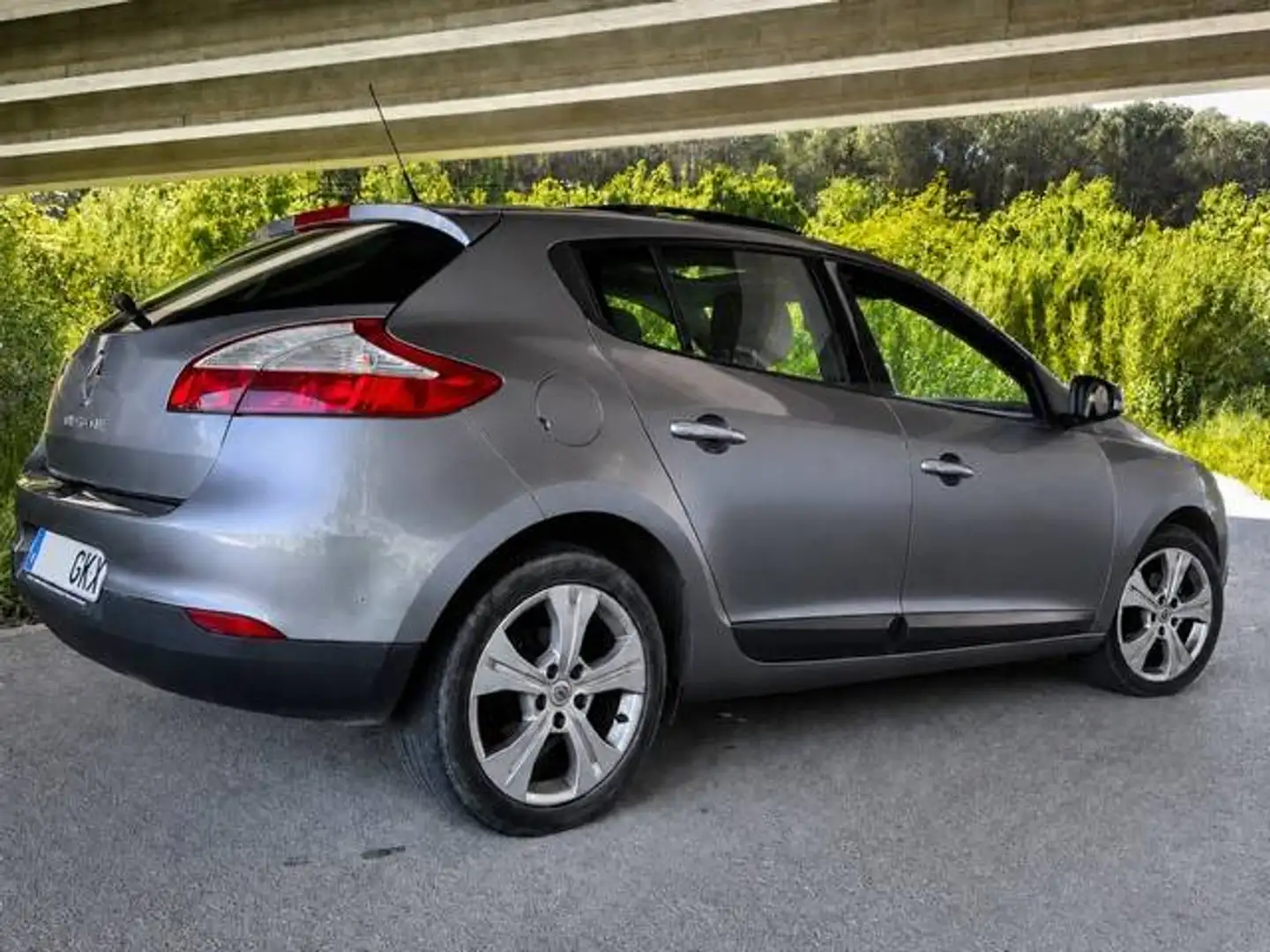 Renault Megane Mégane 1.6 Dynamique 110 Dynamique Gris - 2