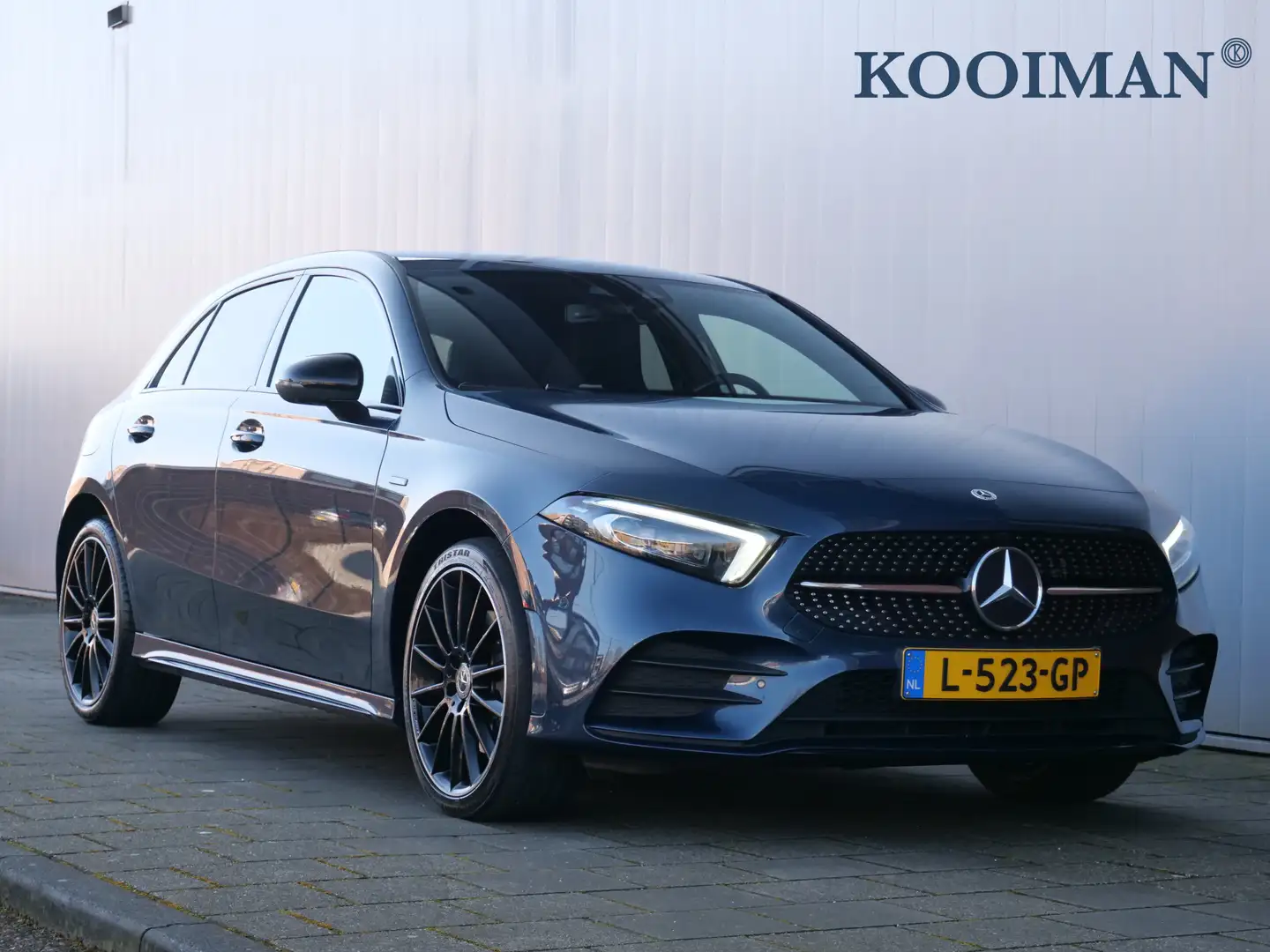 Mercedes-Benz A 250 e 263pk Hybrid Business Solution AMG Limited AUTOM Blauw - 1