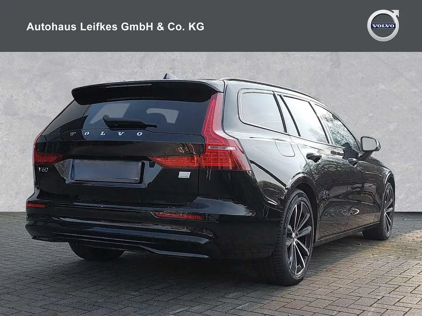 Volvo V60 Plug-In-Hybrid T6 AWD Recharge Plus Dark Zwart - 2