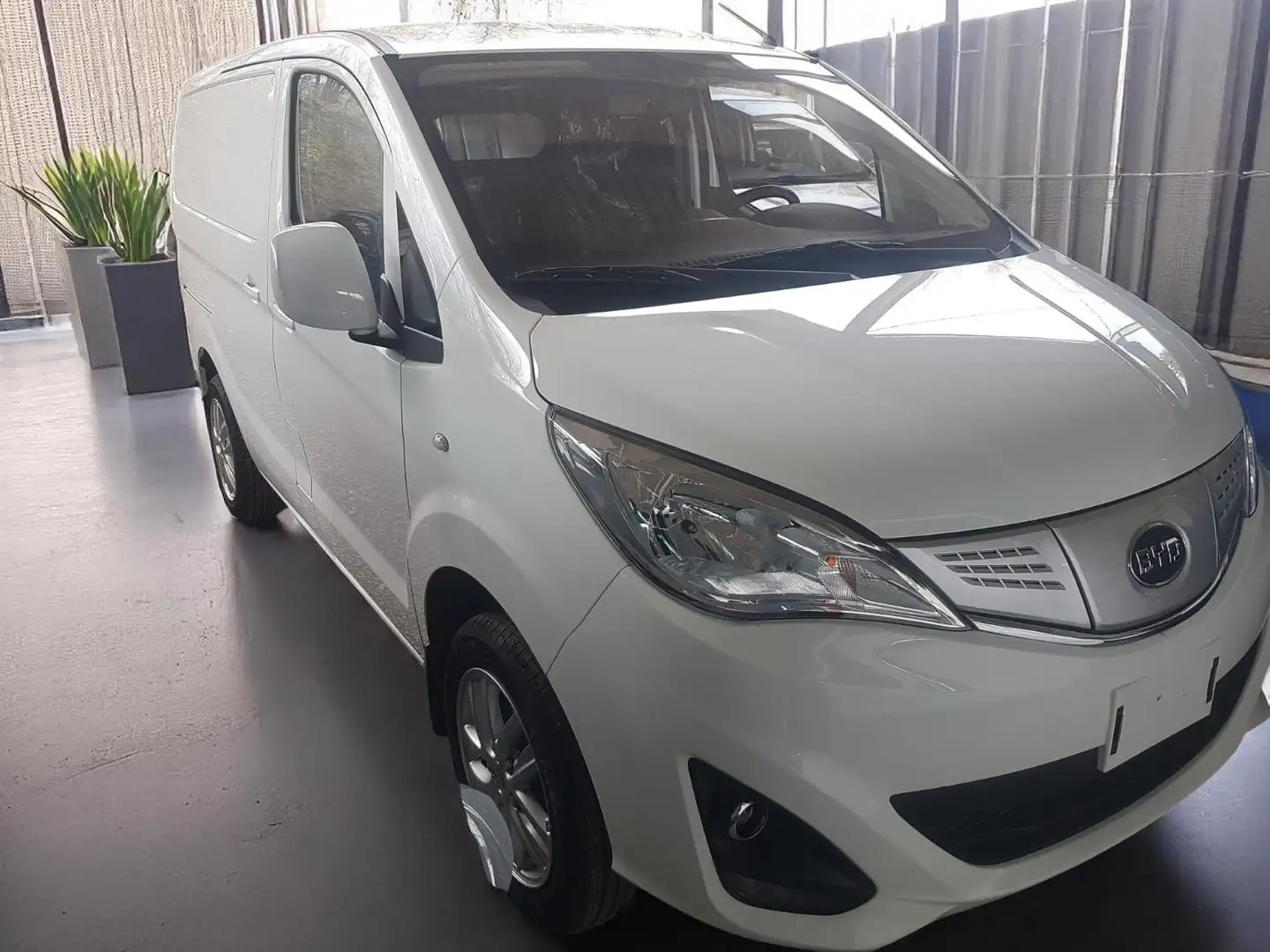 BYD ETP3 100 kW 45kWh Kamera Leder AluB. 7"Touch Blanc - 2