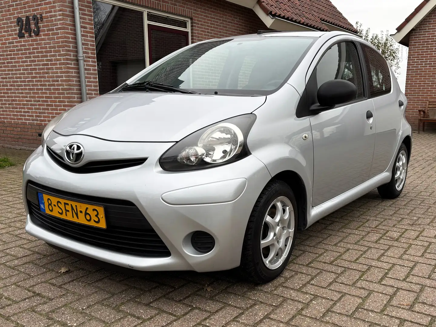 Toyota Aygo Aygo 1.0 VVT-i Now Zilver - 2