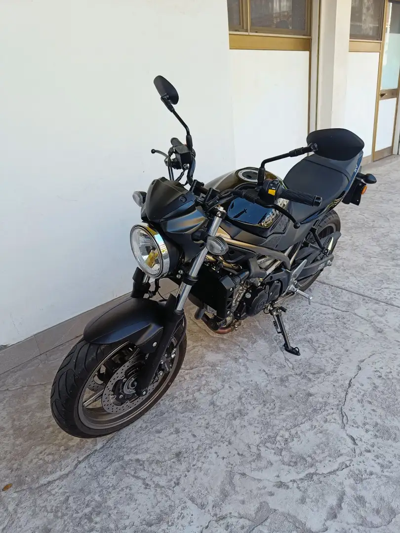 Suzuki SV 650 Negro - 1