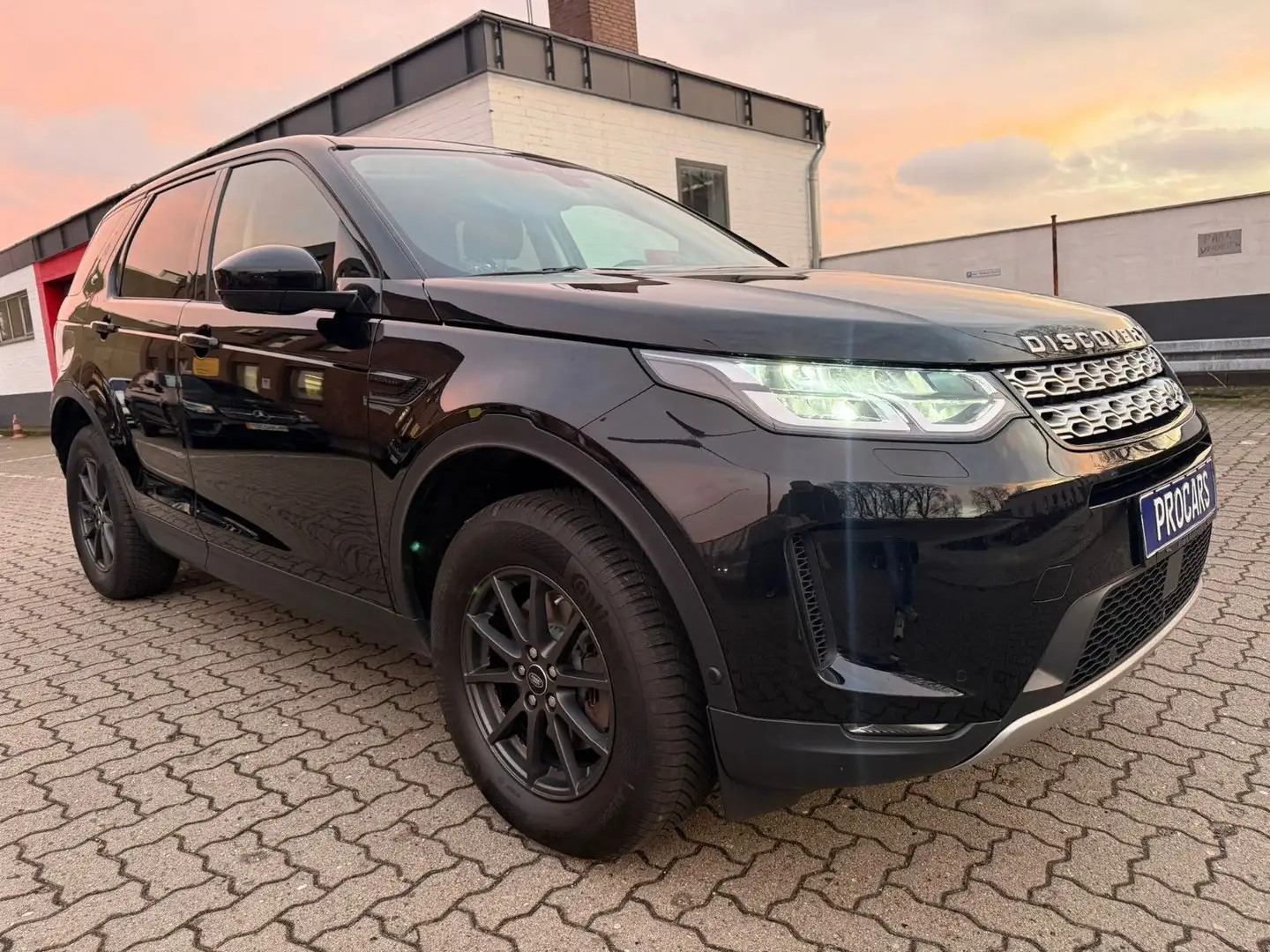 Land Rover Discovery Sport D180 AWD AUT.*HEAD-UP*AHK*360CAM Schwarz - 1