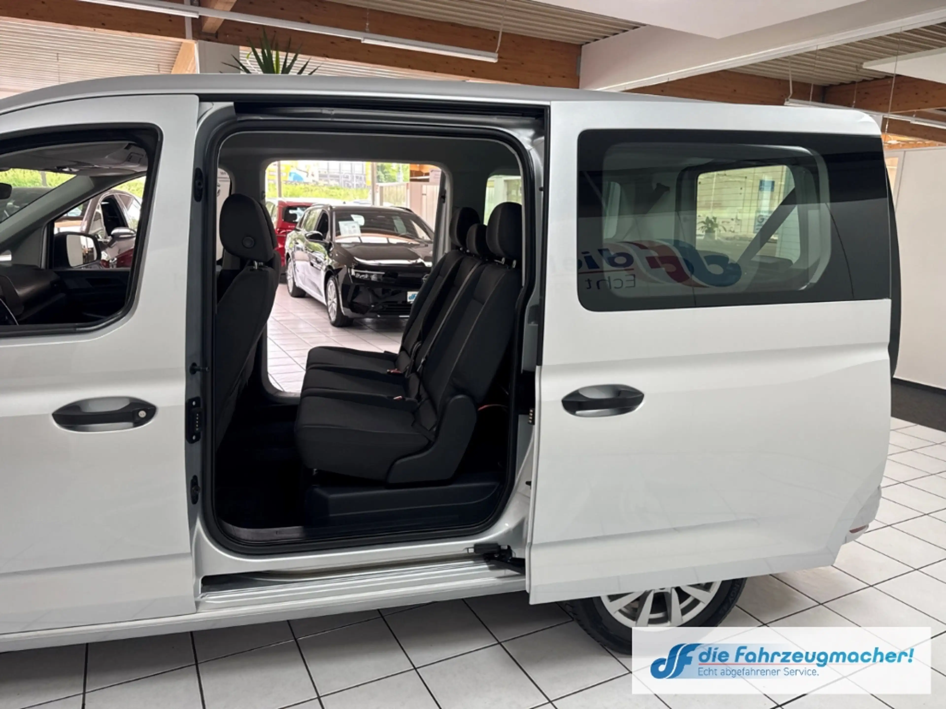 Ford Grand Tourneo Trend 7-Sitzer Apple CarPlay Android Auto DAB Spur — photo 11