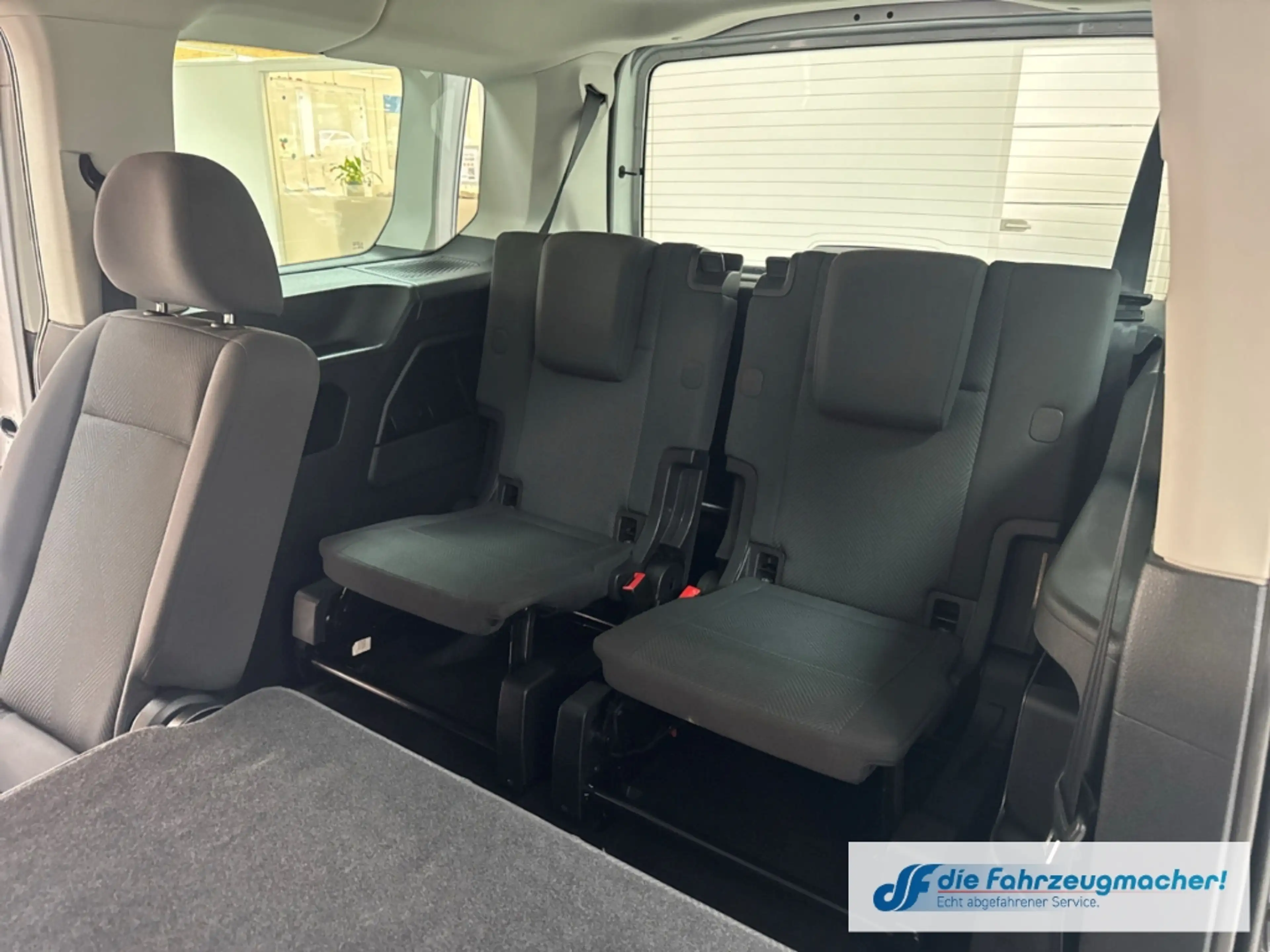 Ford Grand Tourneo Trend 7-Sitzer Apple CarPlay Android Auto DAB Spur — photo 12
