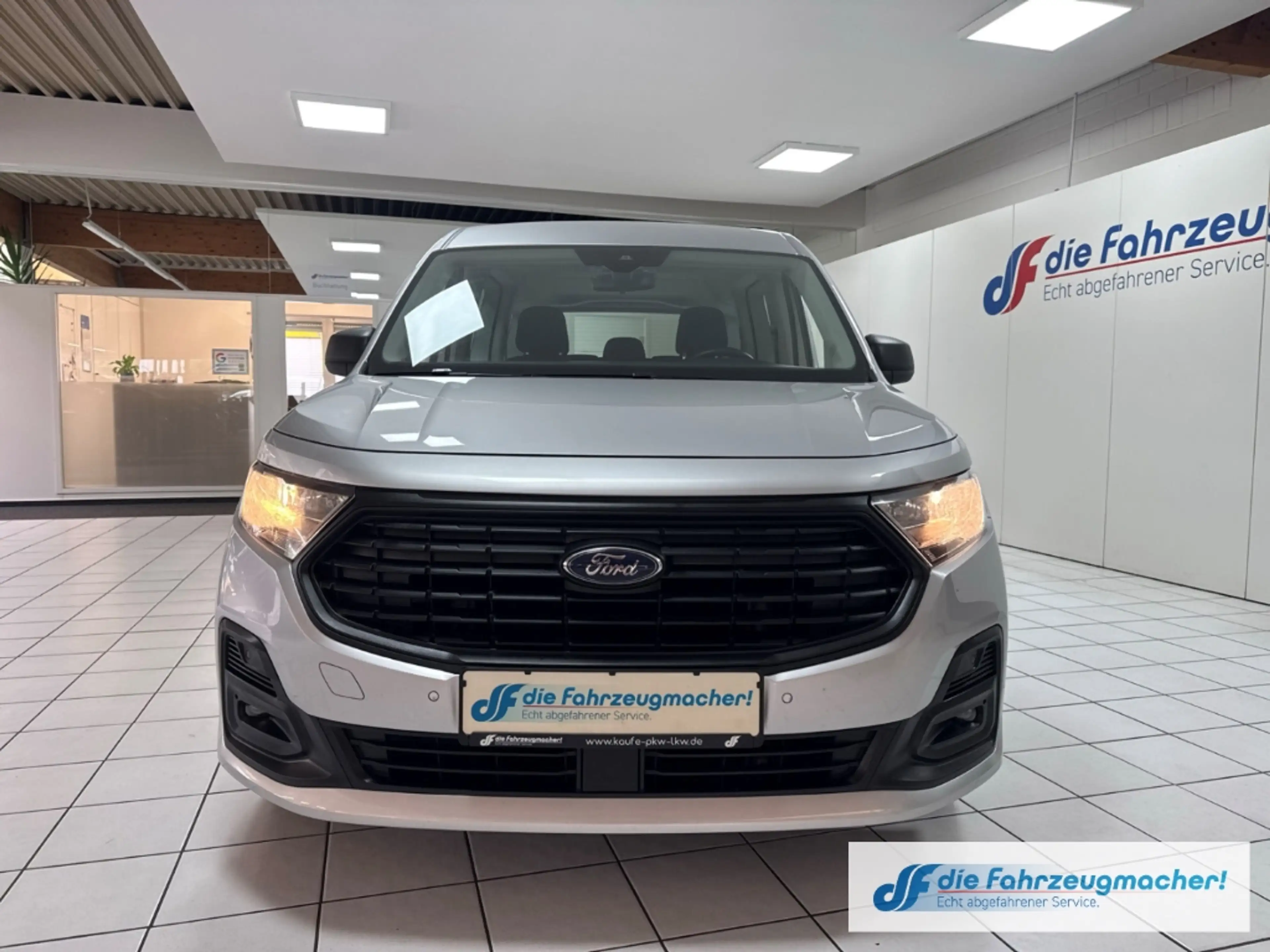 Ford Grand Tourneo Trend 7-Sitzer Apple CarPlay Android Auto DAB Spur — photo 5