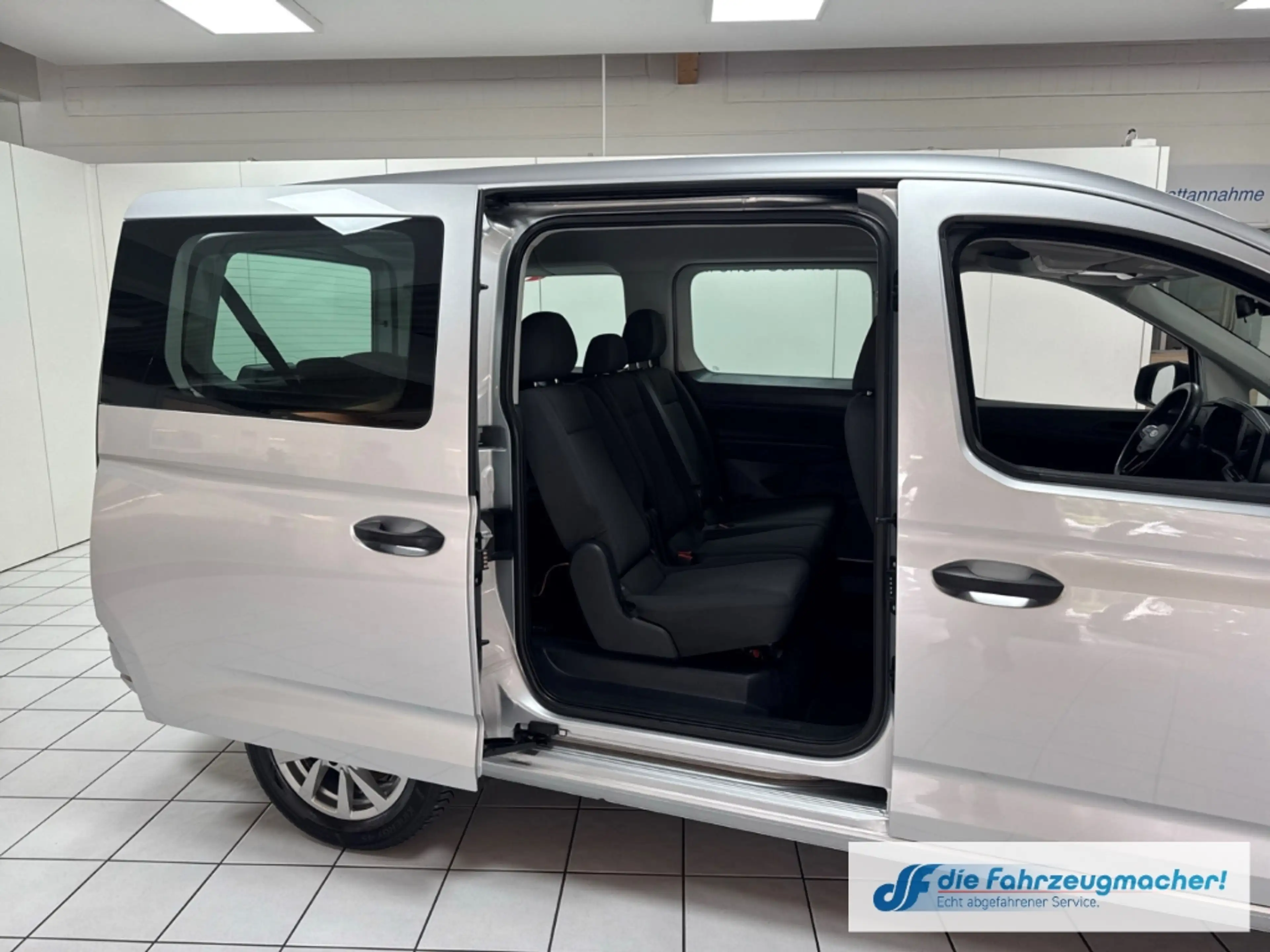 Ford Grand Tourneo Trend 7-Sitzer Apple CarPlay Android Auto DAB Spur — photo 10