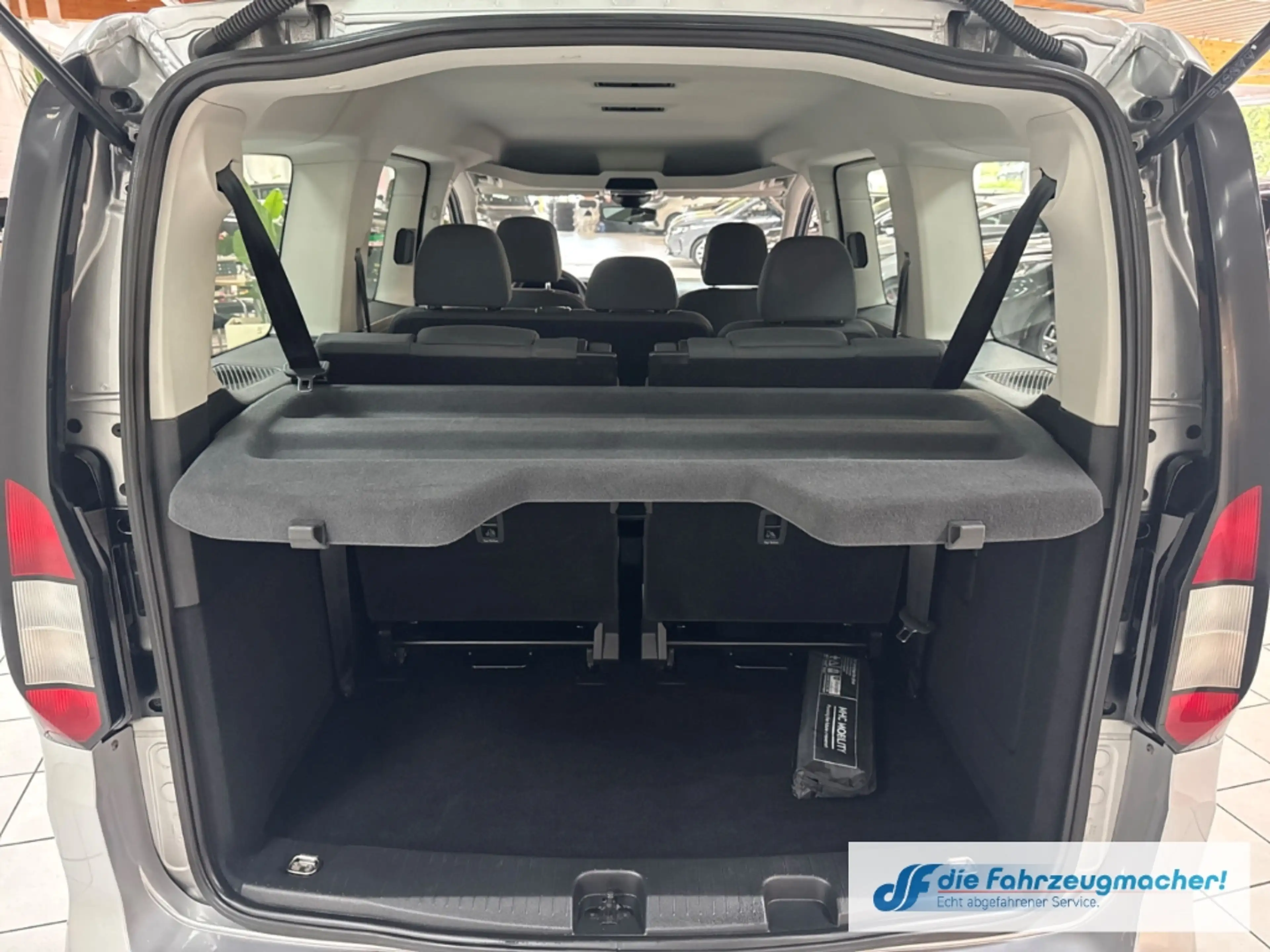Ford Grand Tourneo Trend 7-Sitzer Apple CarPlay Android Auto DAB Spur — photo 14