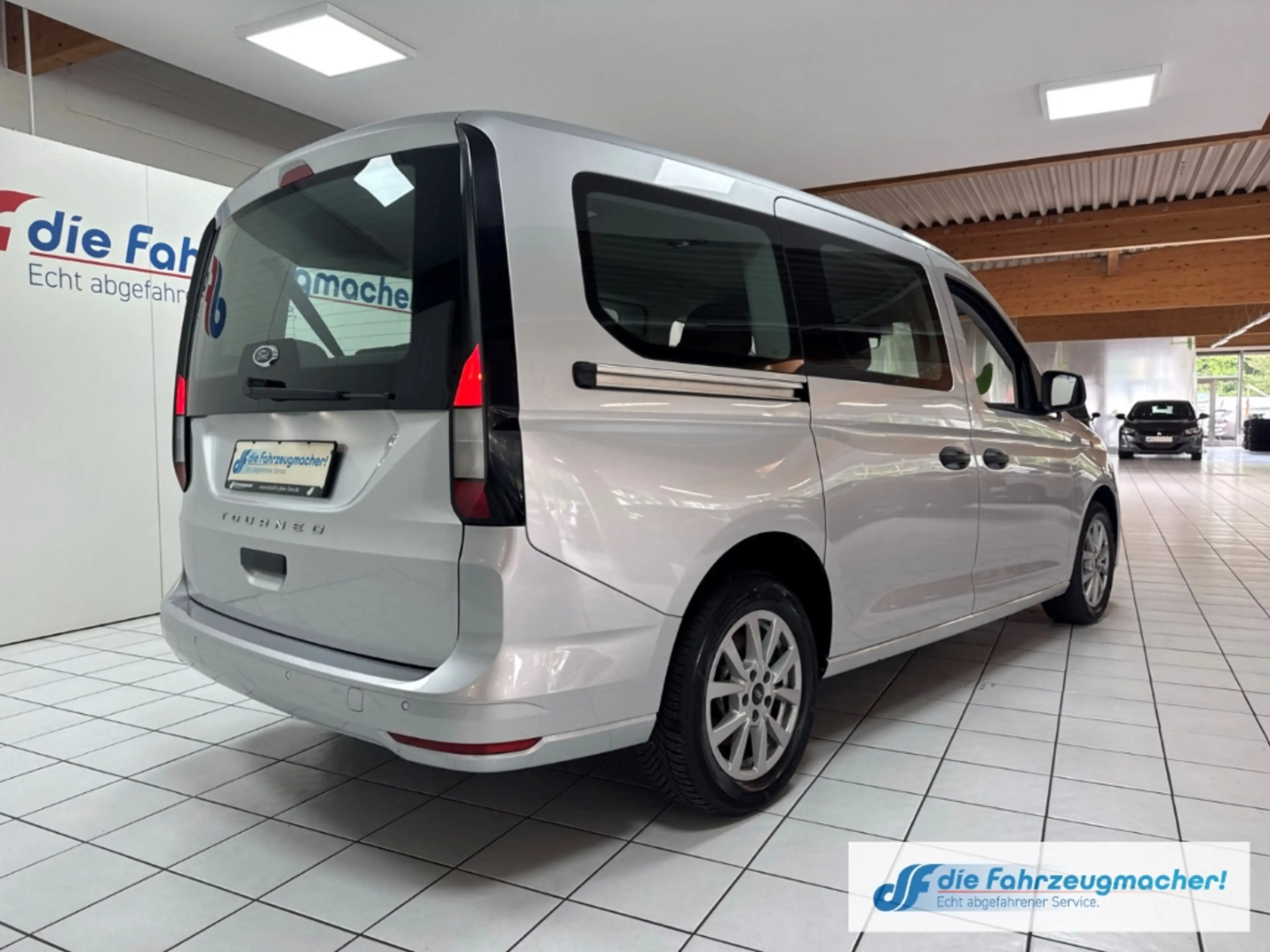 Ford Grand Tourneo Trend 7-Sitzer Apple CarPlay Android Auto DAB Spur — photo 4