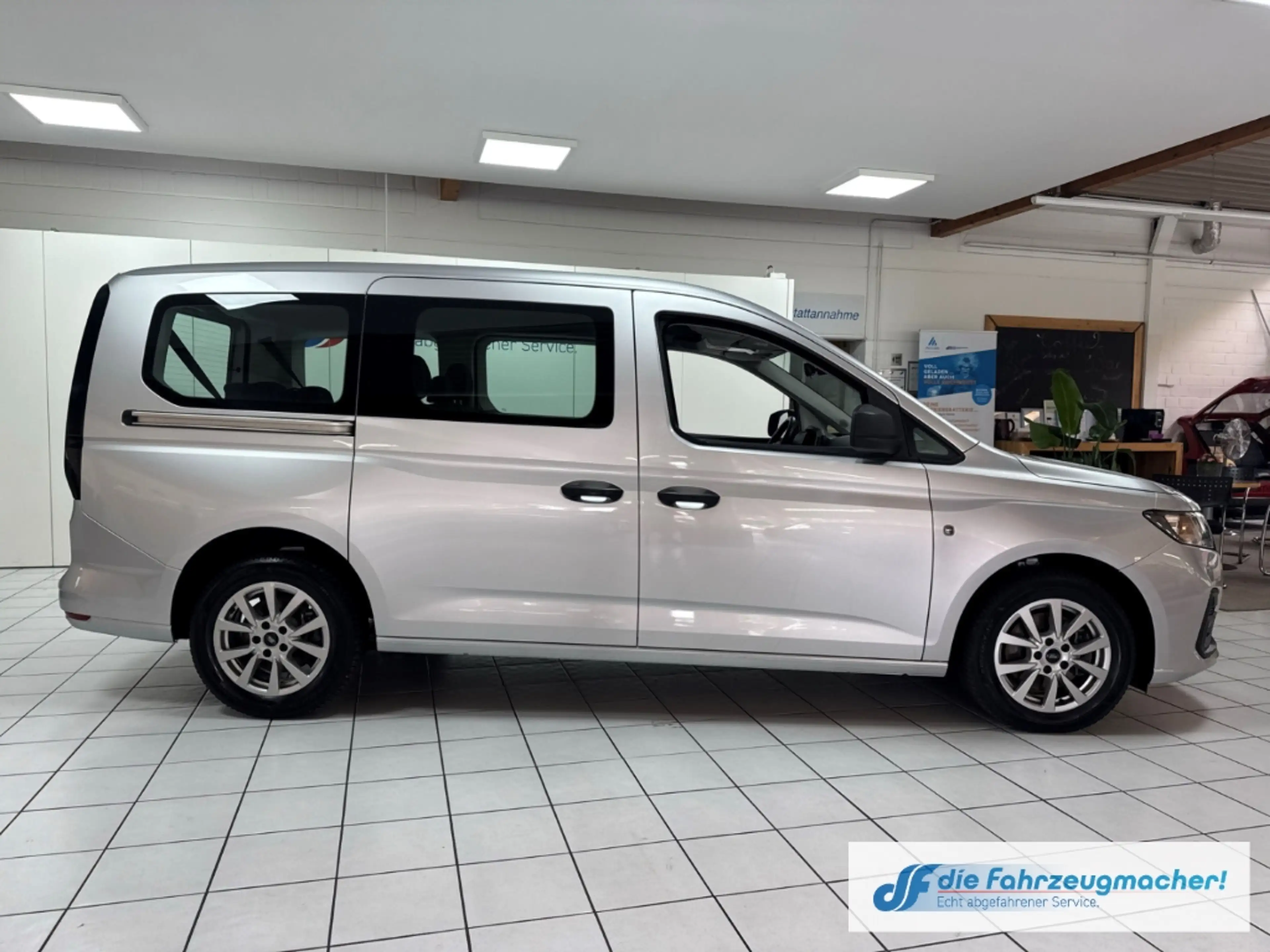 Ford Grand Tourneo Trend 7-Sitzer Apple CarPlay Android Auto DAB Spur — photo 6