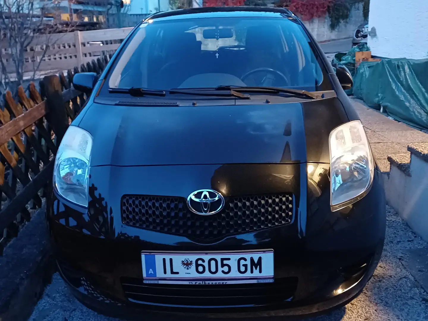 Toyota Yaris Yaris 1,0 VVT-i CoolCool Schwarz - 2