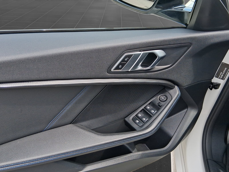 BMW 120 i Hatch M SPORT — photo 10