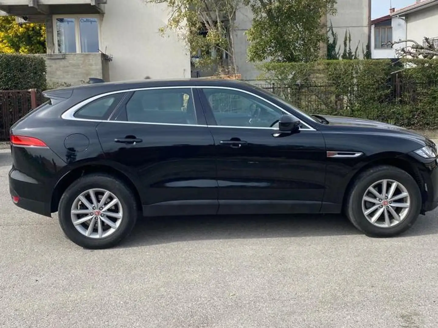 Jaguar F-Pace F-Pace 2015 2.0d Prestige awd 180cv auto Nero - 2