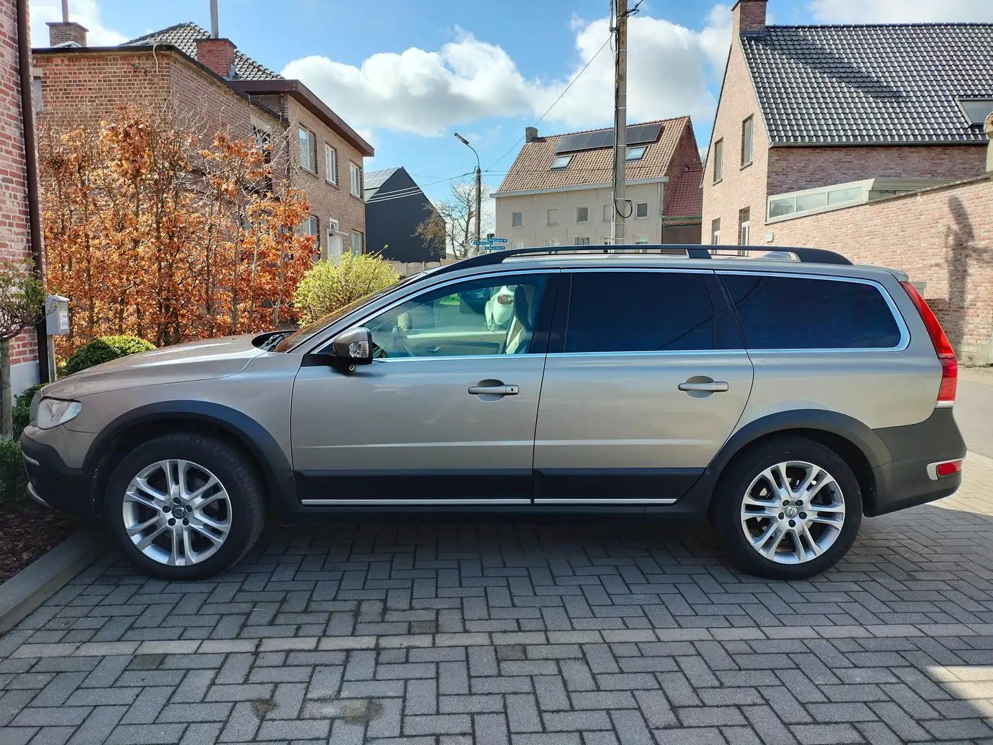 Volvo XC70 XC70 D4 AWD Geartronic Momentum Gris - 1
