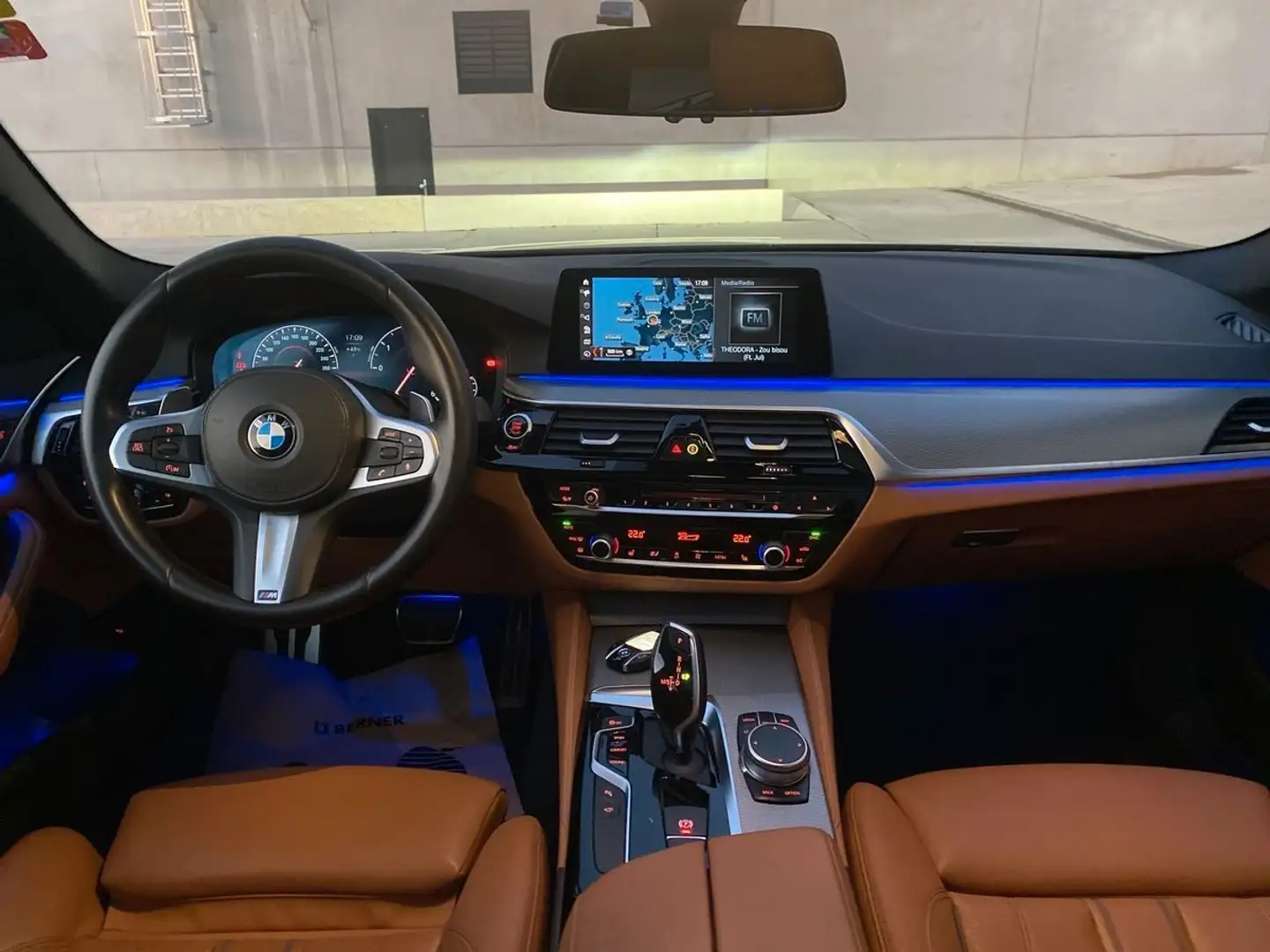 BMW 520 d M Sport Aut/Leder/HuD/Pano/AHK/19" Negro - 2