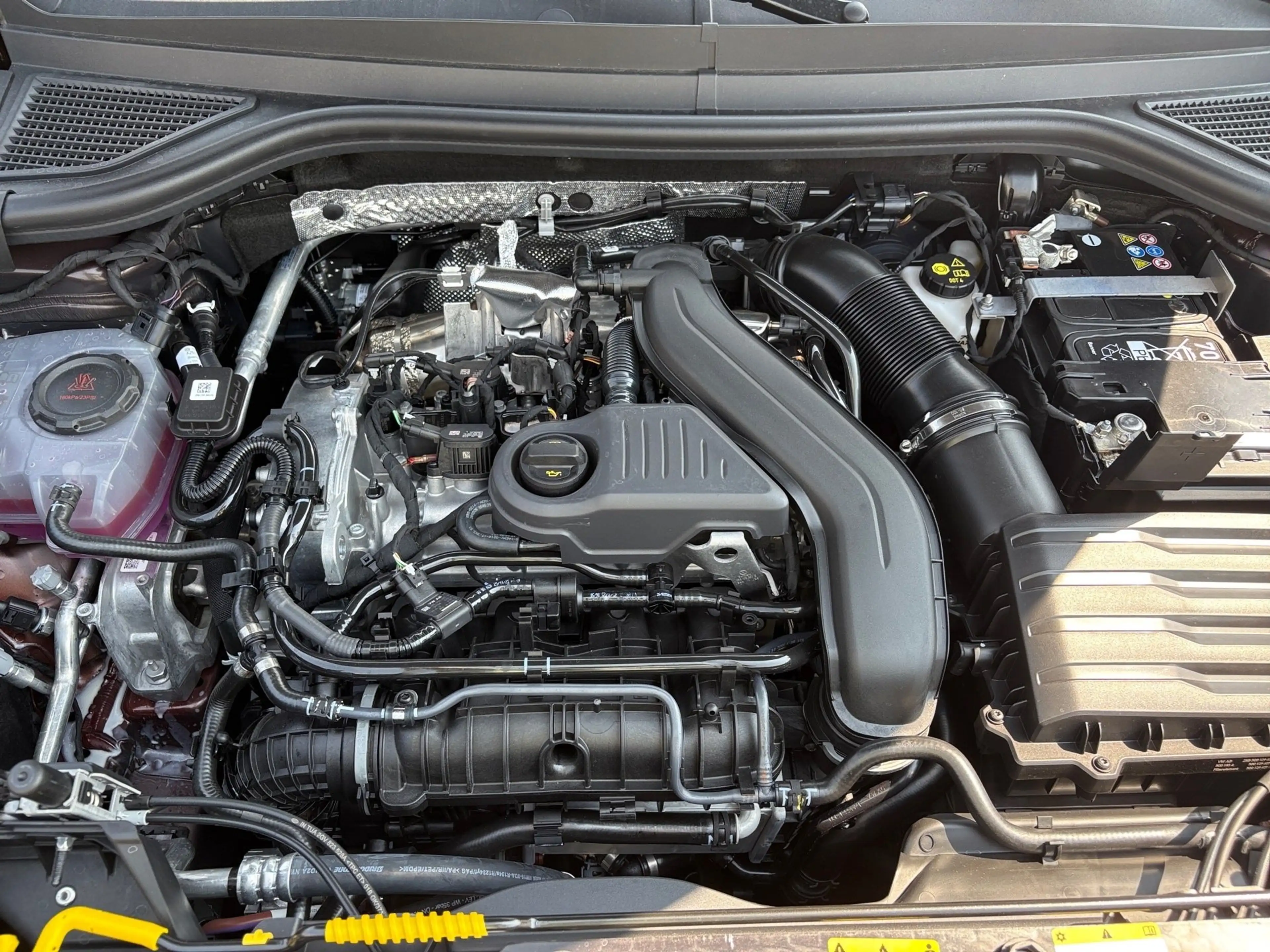 Volkswagen T-Roc 1.5 eTSI Life *AHK*APPCON*KAMERA*SITZHZG* — photo 9