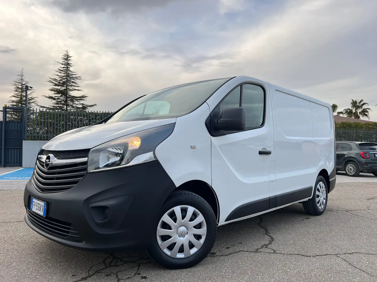 Opel Vivaro 1.6 CDTi 120cv MOTORE NUOVO Bílá - 1