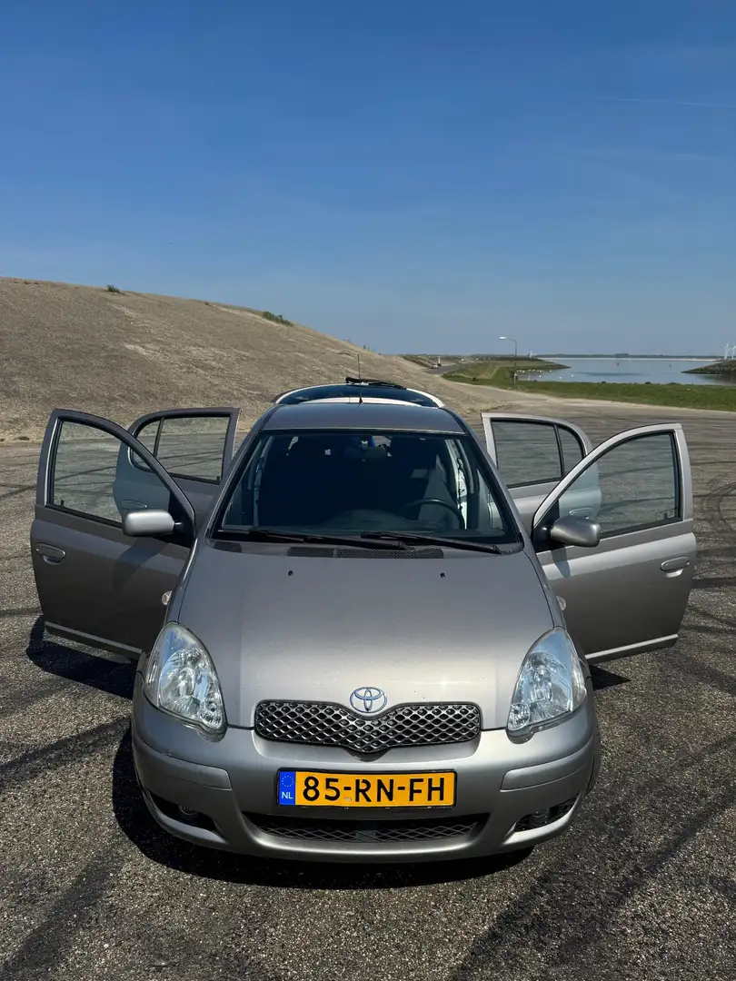 Toyota Yaris 1.0 Sol - 2