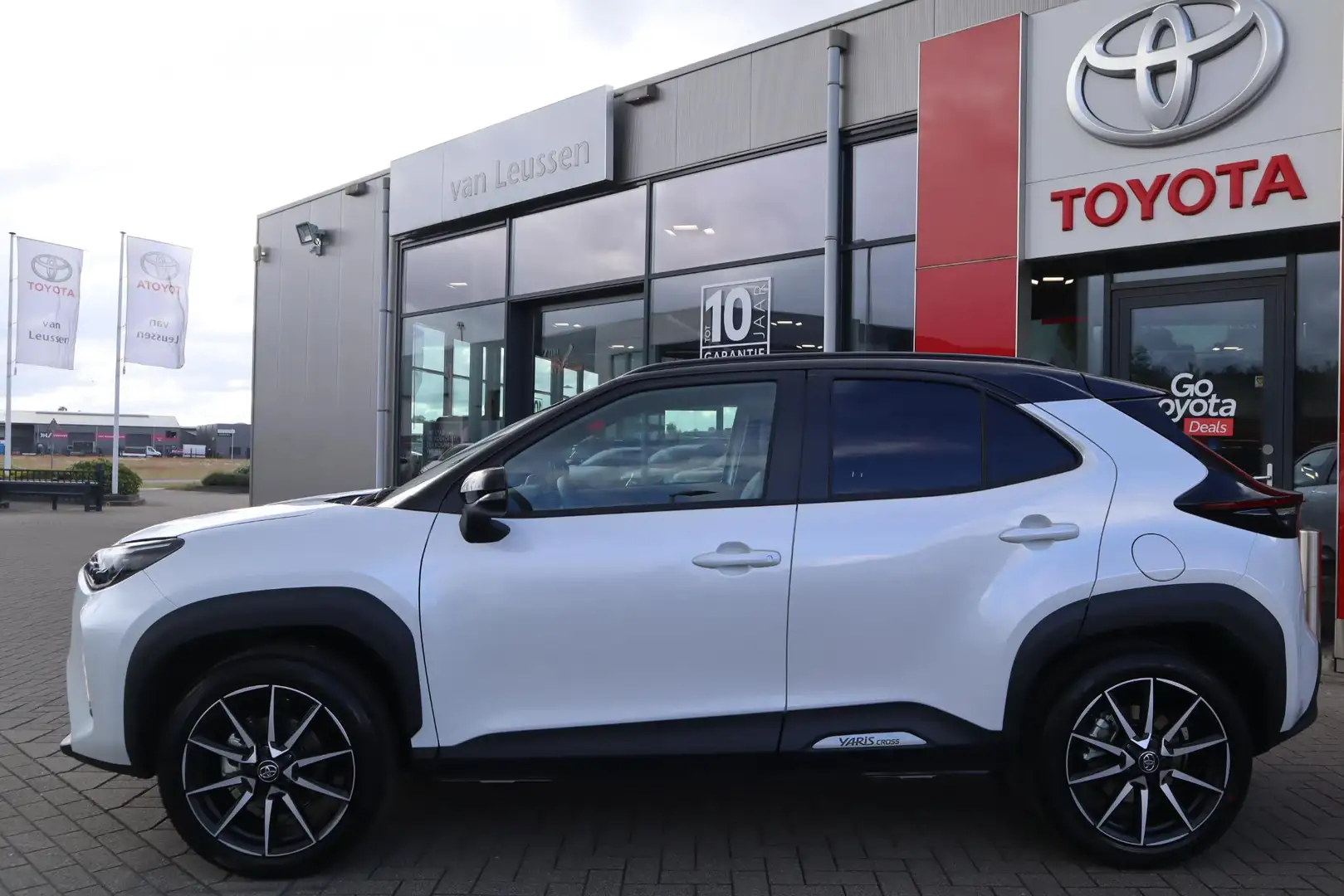 Toyota Yaris Cross 1.5 HYBRID 130 GR Sport NIEUW&DIRECT LEVERBAAR!! S Wit - 2