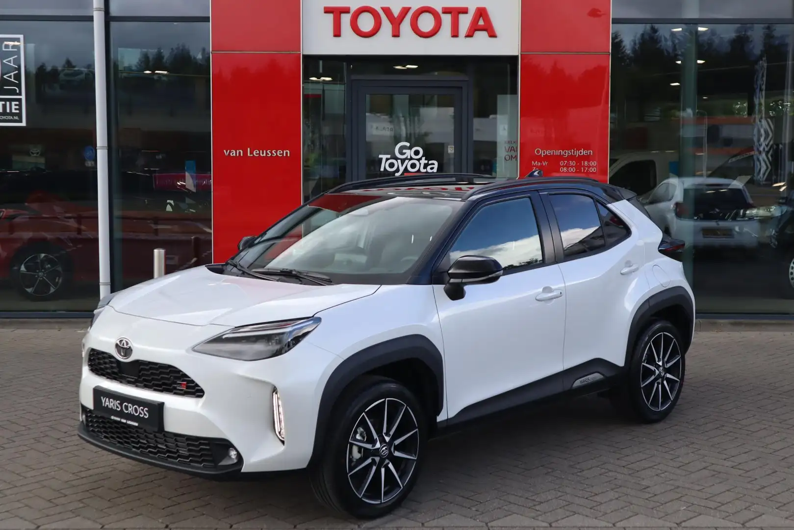 Toyota Yaris Cross 1.5 HYBRID 130 GR Sport NIEUW&DIRECT LEVERBAAR!! S Wit - 1