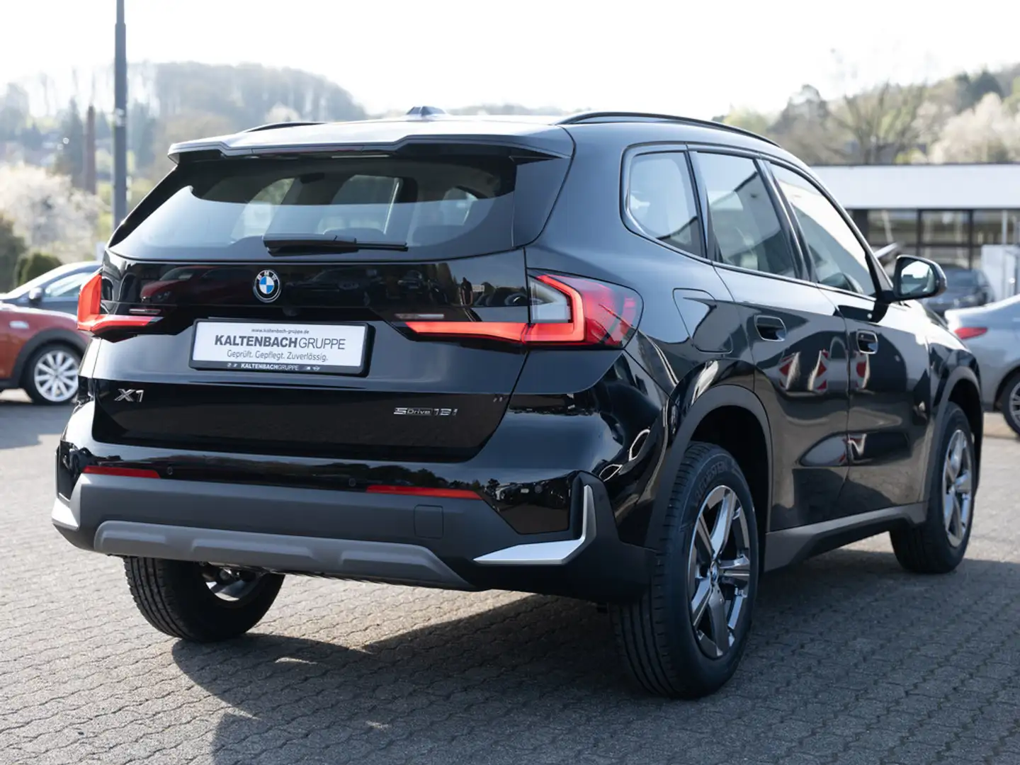 BMW X1 sDrive 18i LED ACC AHK NAVI KAMERA SHZ PDC Schwarz - 2