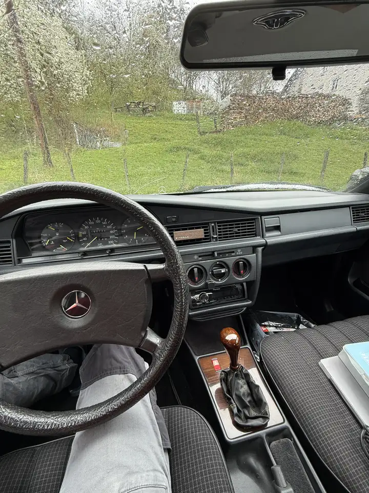 Mercedes-Benz 190 2,0, foto 10