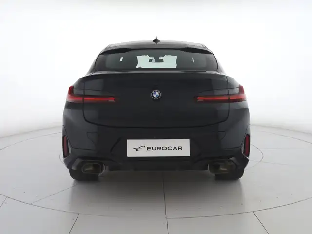 BMW X4 view 4