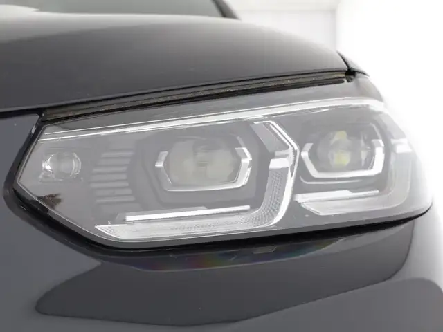 BMW X4 view 14