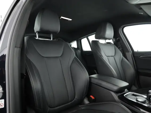 BMW X4 view 12