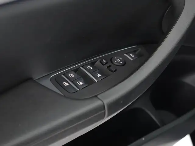 BMW X4 view 11