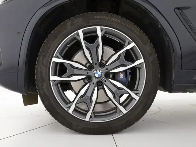 BMW X4 view 6