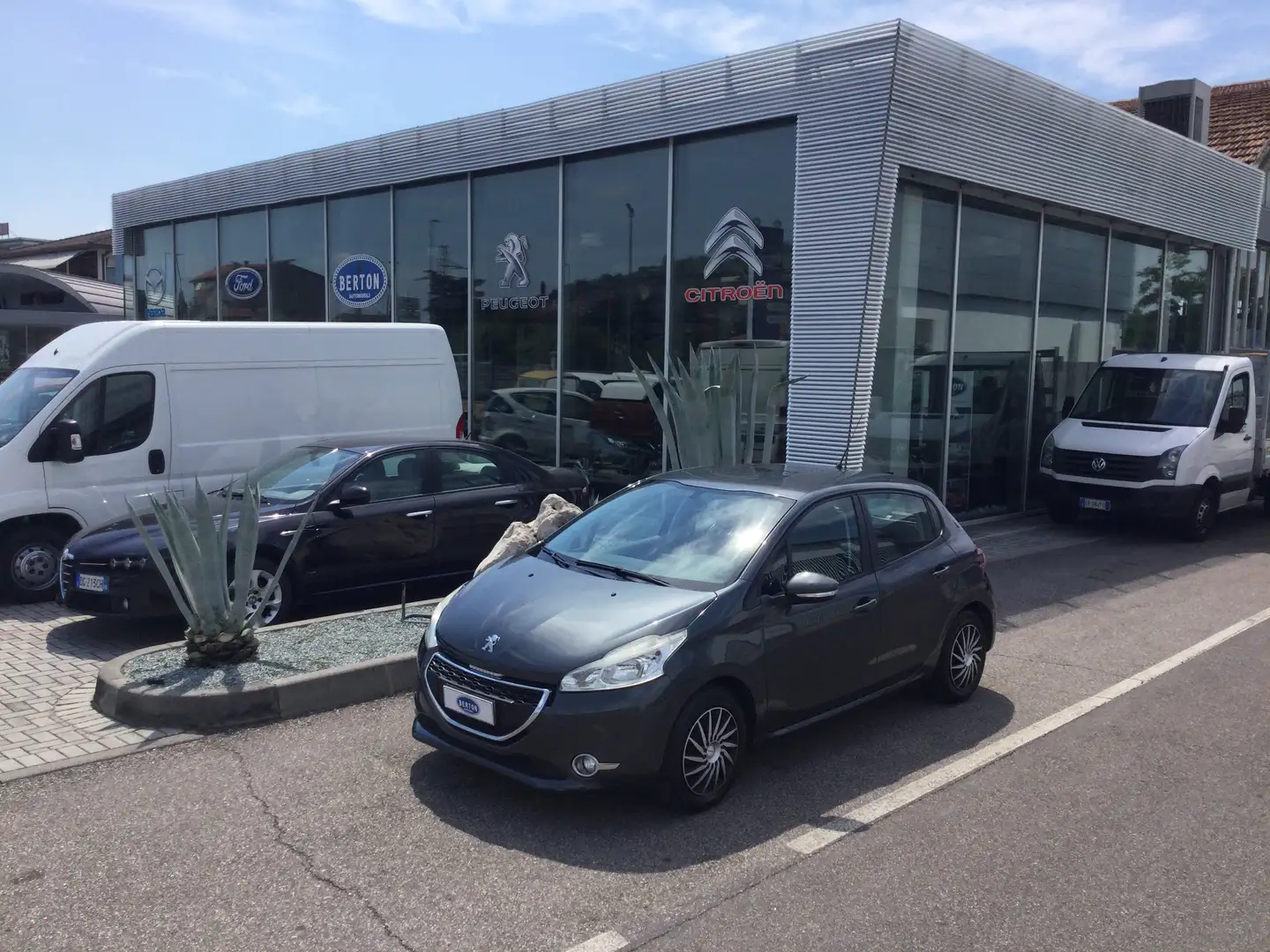Peugeot 208 Nero - 1