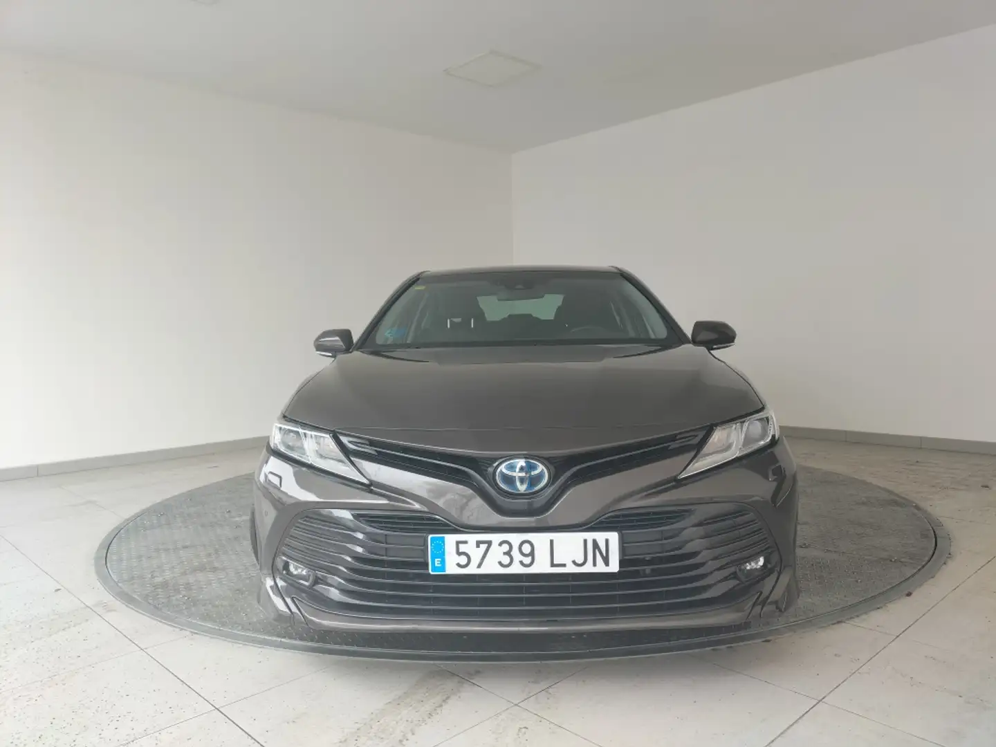 Toyota Camry Híbrido Advanced Aut. Gri - 2